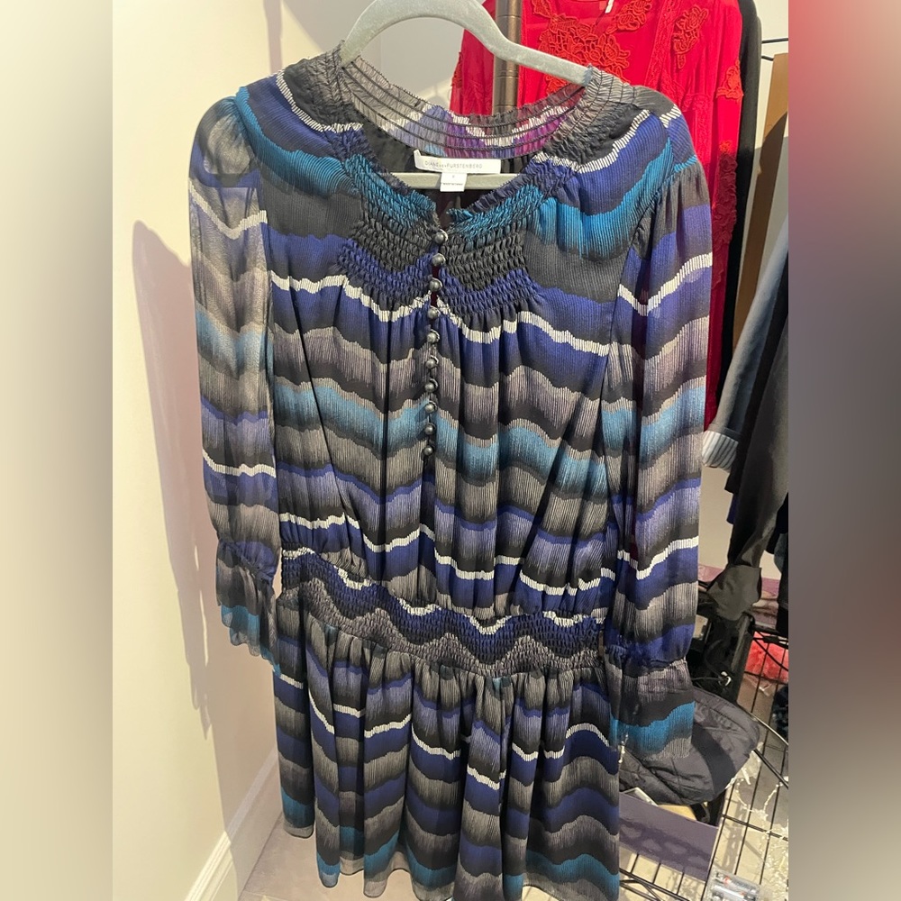 Diane vonFurstenburg, size 6, patterned dress
